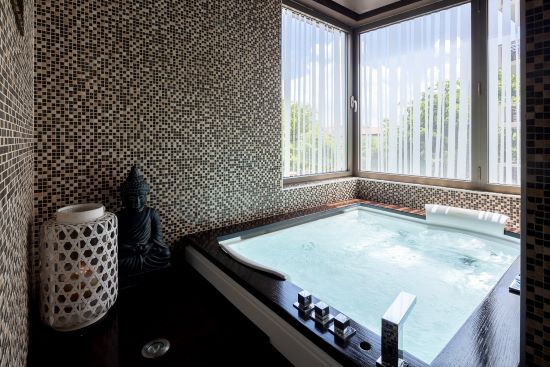 Spa and jacuzzi